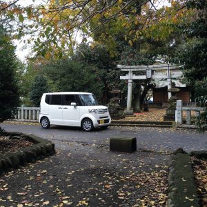 iPhone test shot of my rental car outside the shrine